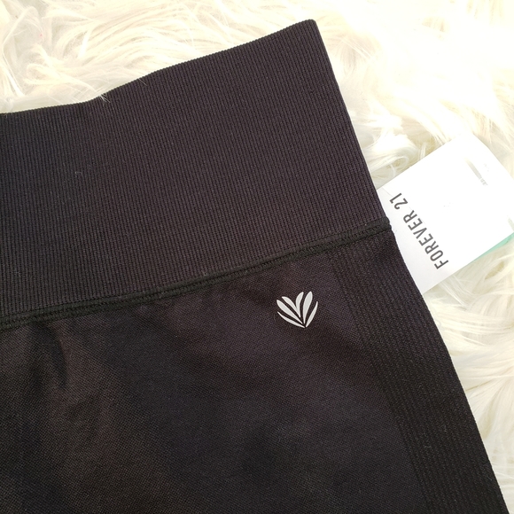 💥‼NWT Forever 21 Capri Leggings - Picture 3 of 6